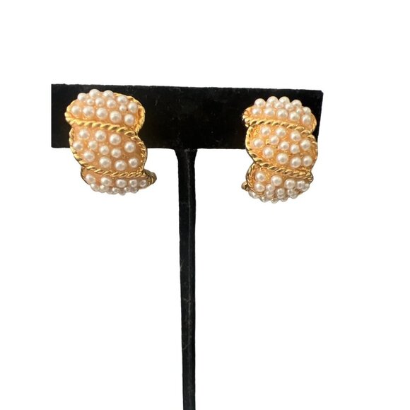 Vintage Clip-on Earrings Faux Pearls Seed Goldtone Elegant And Classic - Picture 3 of 9